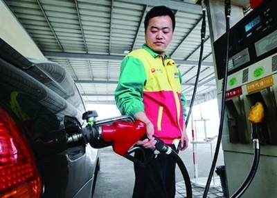 山東公布成品油價(jià)格 國(guó)四汽油每升多掏兩毛多_山東財(cái)經(jīng)_大眾網(wǎng)